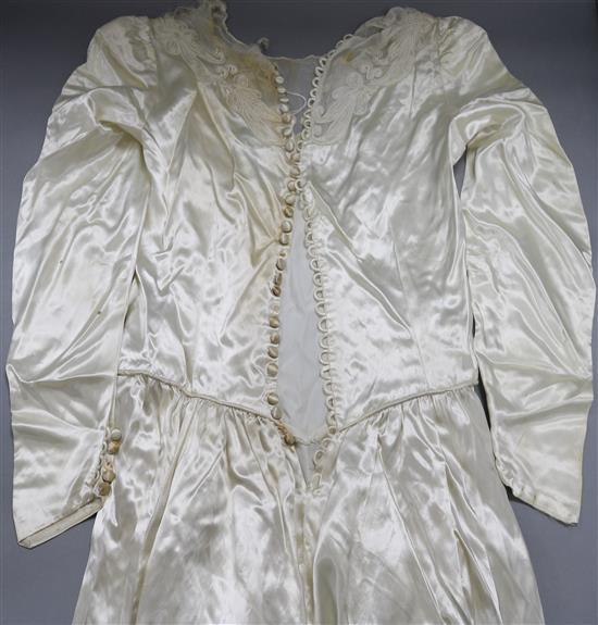 A 1940s cream silk wedding dress